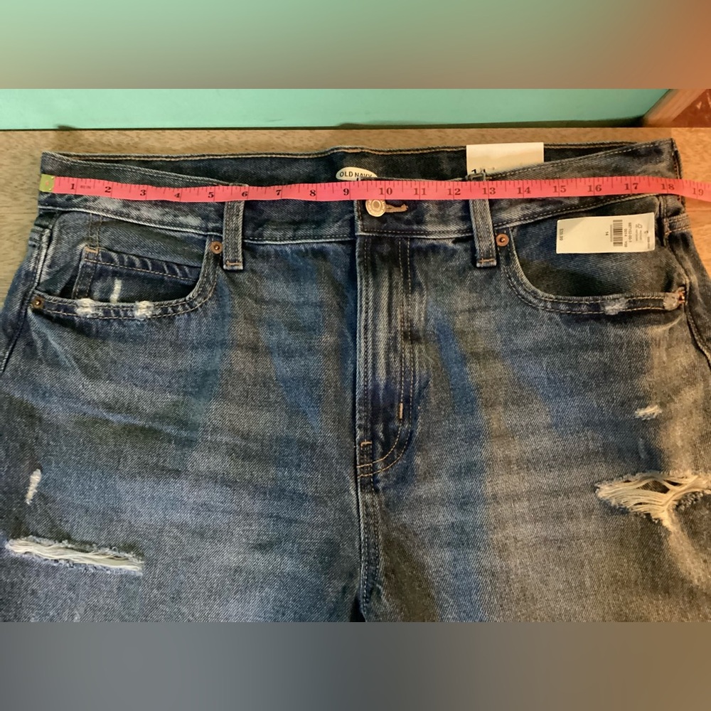 Old Navy NWT Distressed Dad Jean Shorts - 5 inch inseam - Picture 10 of 12